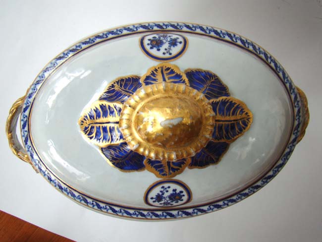 A fine late 18th century Lowestoft covered tureen circa 1790-1800 — image 4